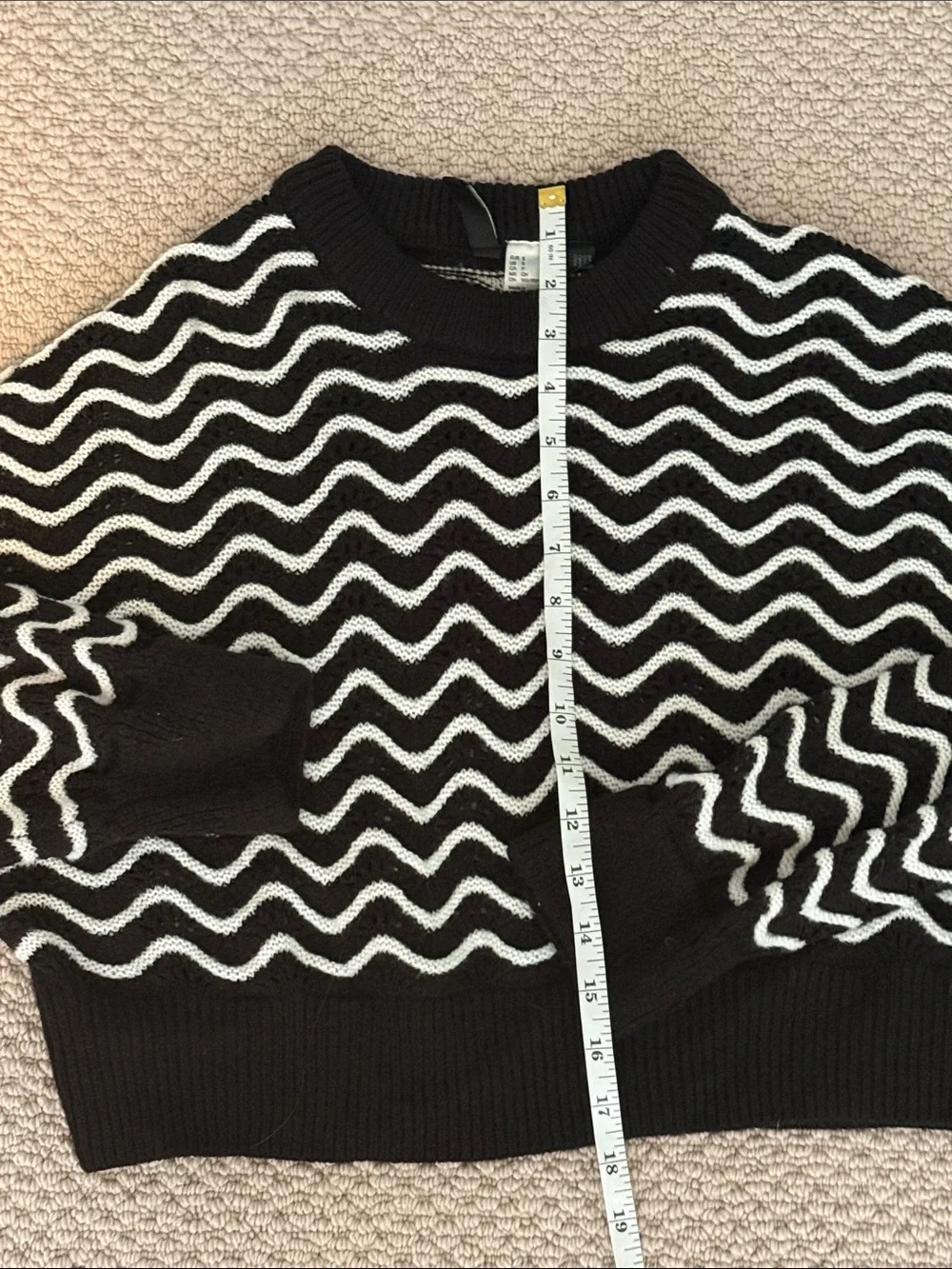 Divided by H&M Size Small Women's Black & White Wave Knit Sweater